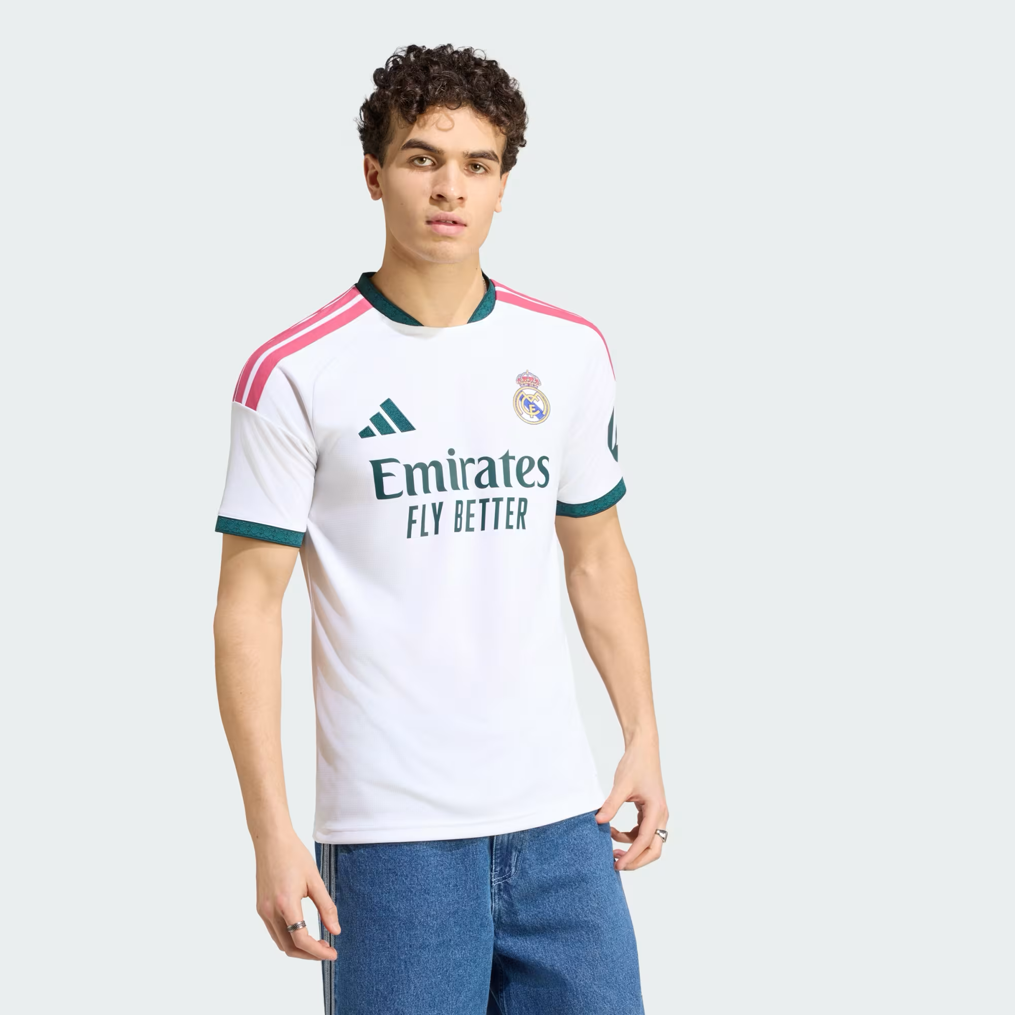 قميص ريال مدريد الأساسي لموسم 2026/27 3